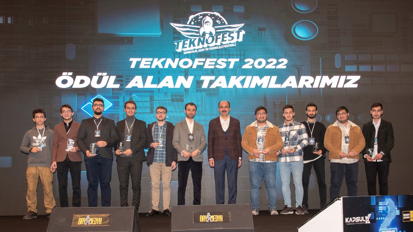 Başkan Altay’dan Selçuk Üniversitesi takımlarına plaket